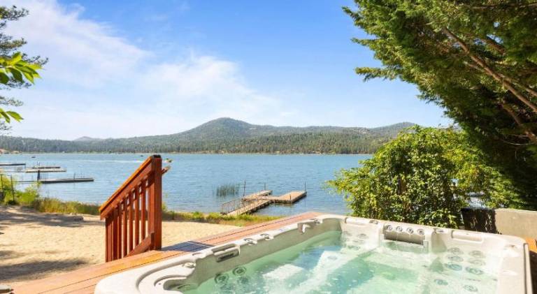2 Lakefront Homes by AvantStay Sleeps 23 Private DockBeach Hot Tub Fire Pit Deck Views — photo 3