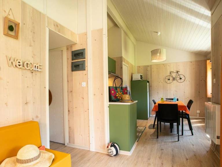 Family-friendly beautiful chalet with patio, barbecue & heated pool | Pets allowed — photo 5