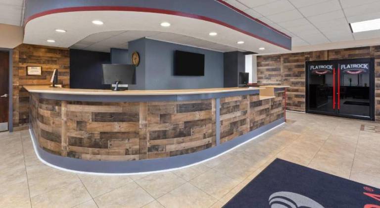 Quality Inn & Suites — photo 5