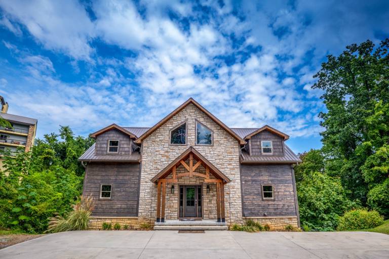 Cabin with hot tub, pool & barbeque | Mountain view — photo 5