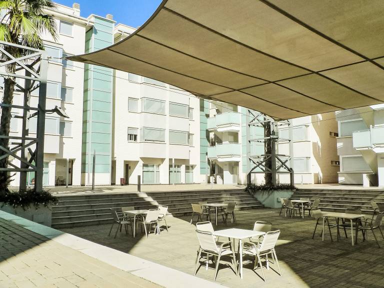 Fully equipped pleasant holiday apartment with yard, pool & patio | Next to the beach | Perfect for remote work | Pet-friendly — photo 5
