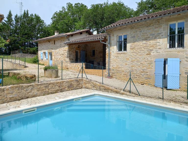 Family-oriented house with yard, terrace & barbeque | Pool view | Dogs allowed — photo 2