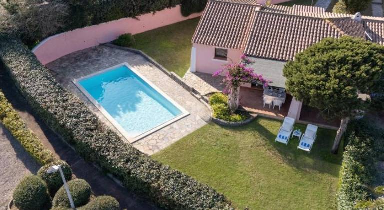Ample villa with pool | Pets are welcome in Stintino