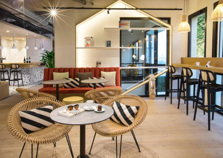 HOTEL LIFE BORDEAUX GARE in Villenave-d'Ornon