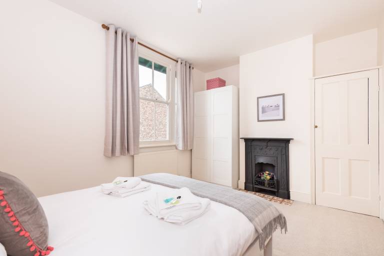 Vacation home with fast internet | Close to Shambles | City view | Pet-friendly — photo 3