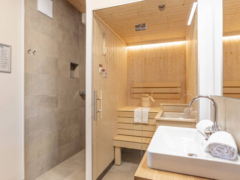 Apartment with sauna & patio — photo 5