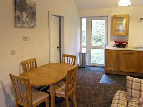 Cottage with garden — photo 4