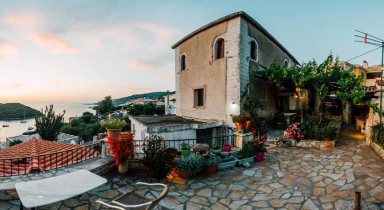 ΙΩ παραδοσιακη κατοικια στα Συβοτα in Igoumenitsa