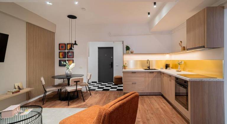 Playful & Trendy 2BR on Regina Elisabeta, Steps to Cismigiu Gardens - Bathtub & Boulevard Views in Bucharest