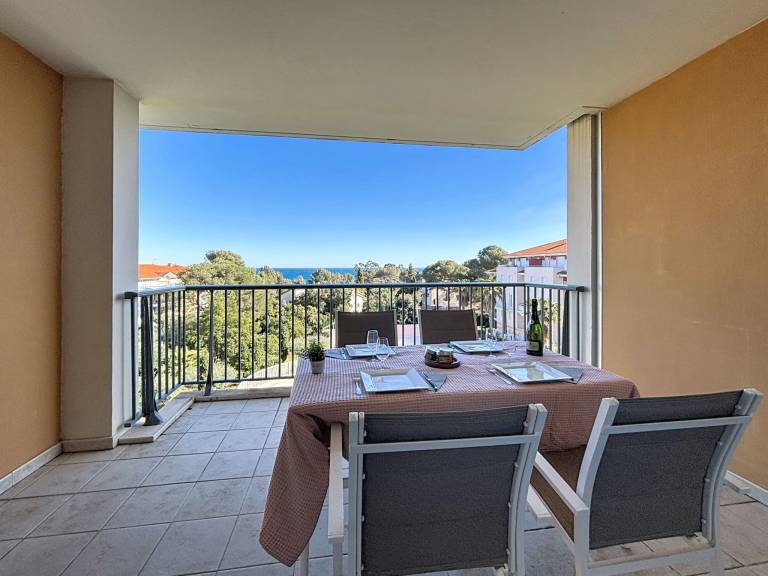 Child-friendly holiday apartment with garden, pool & patio | Sea view | Pets allowed — photo 2