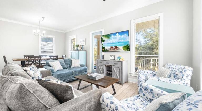 Big vacation home with pool | Pet-friendly — photo 2