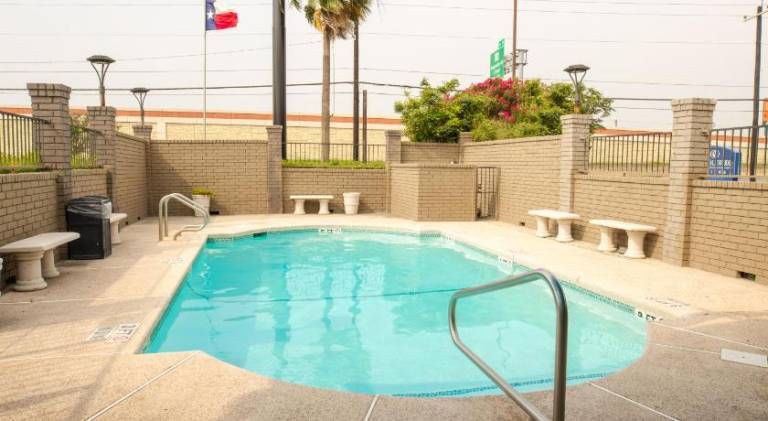 Americas Best Value Inn Harlingen — photo 3