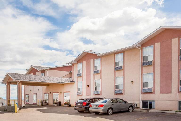 Super 8 By Wyndham Pincher Creek Ab in Pincher Creek, AB