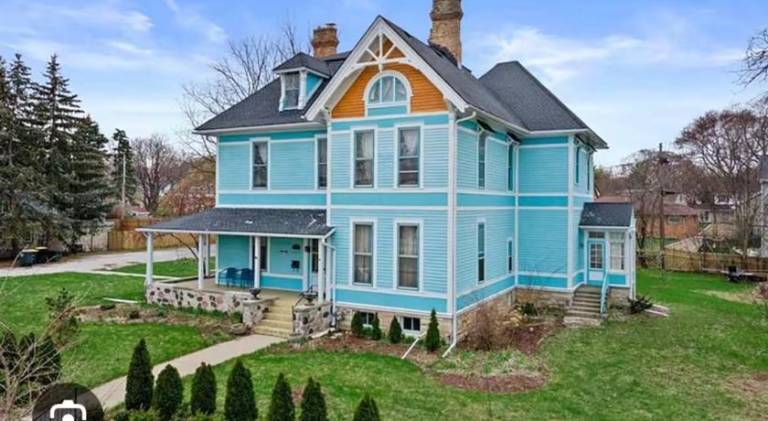 Vacation home | Dogs allowed in Milwaukee, WI