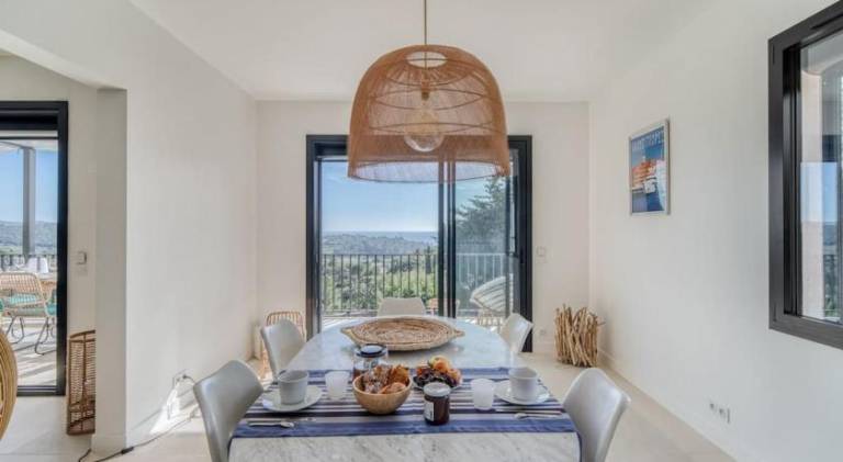 Villa with terrace, yard & private pool | Good for workation — photo 4