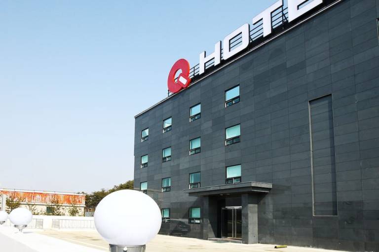 Q Hotel