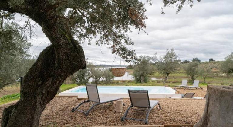 Villa with patio, private pool & grill in Évora