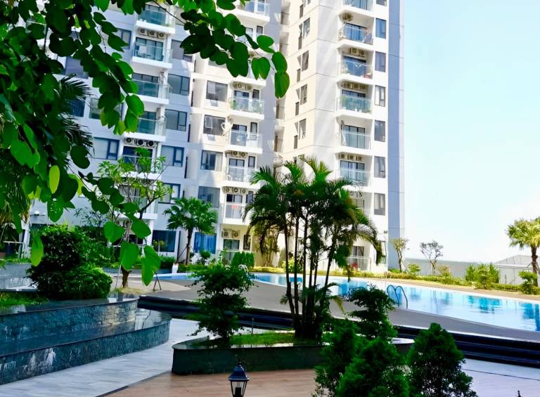 Wonderful apartment with yard, pool & jacuzzi | Water view | Perfect for remote work | Pets allowed — photo 3