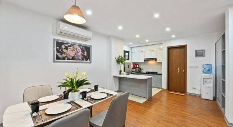 Serviced apartment with patio & garden — photo 3