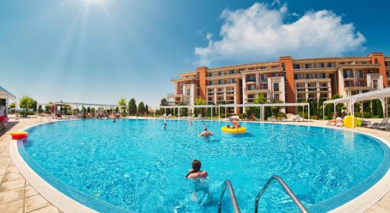 Apartment with garden, patio & pool in Burgas