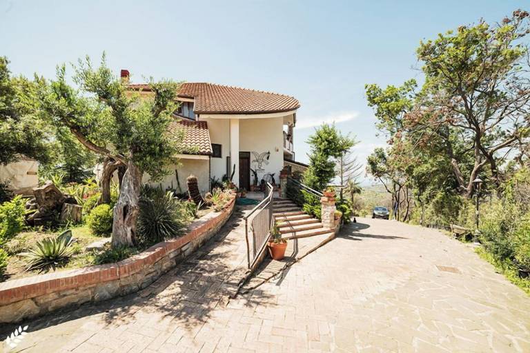 Children-friendly lovely farm with barbecue, pool & terrace | Dogs allowed — photo 4