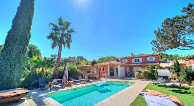 Apartment with pool & hot tub | Dogs allowed in Le Cannet