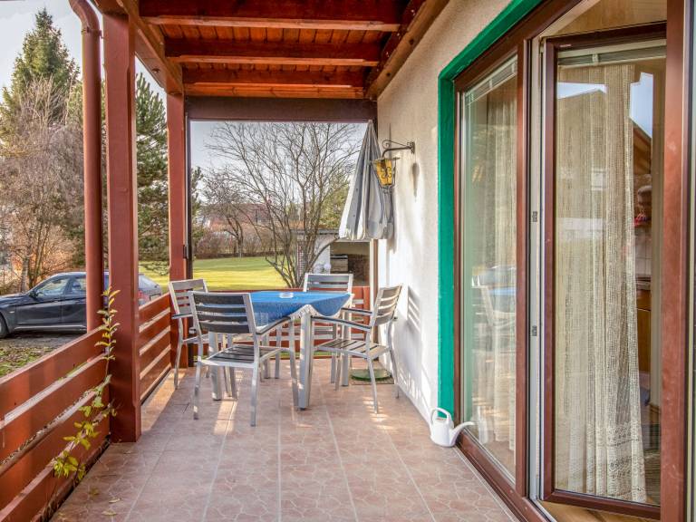 Holiday apartment with patio, yard & BBQ — photo 3