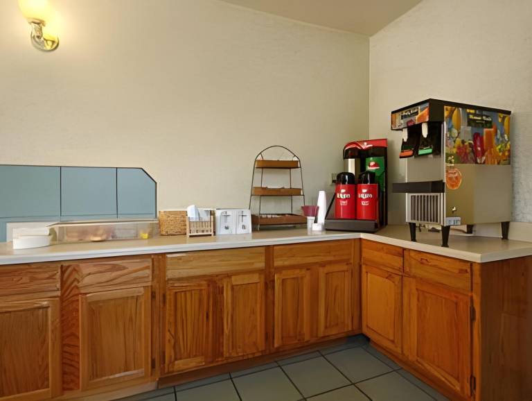 Days Inn by Wyndham Espanola — photo 4