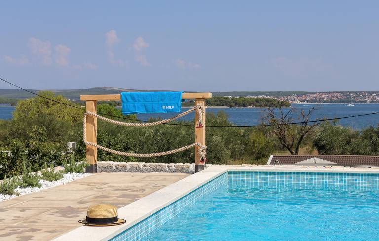 Maisonette  Tkon