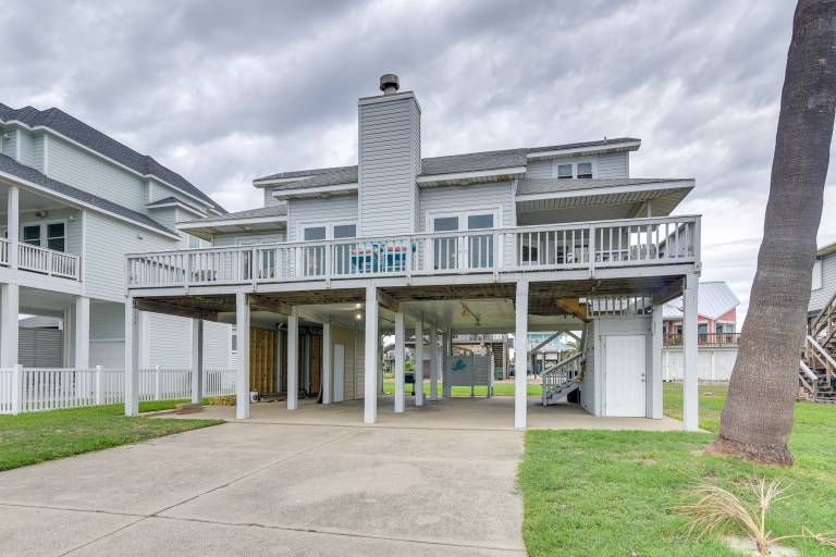 Pet-Friendly Condo w/ Seasonal Pool in Galveston! — photo 2