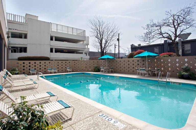 La Quinta Inn & Suites by Wyndham Downtown Conference Center — photo 2