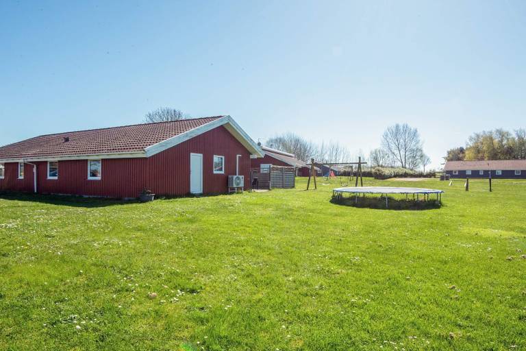 Fully equipped nice vacation home with pool, sauna & yard | Close to the beach | Pets allowed in Nordborg