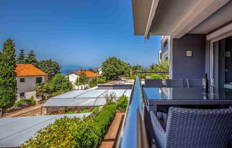 Fully equipped nice rental apartment with barbeque, yard & terrace | Beach view | Pet-friendly — photo 2