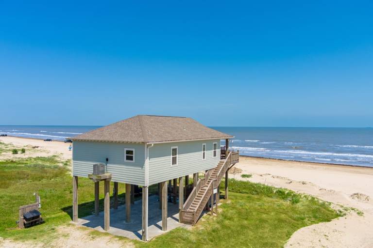 Lovely vacation home with grill | Beach view | Dogs allowed — photo 2