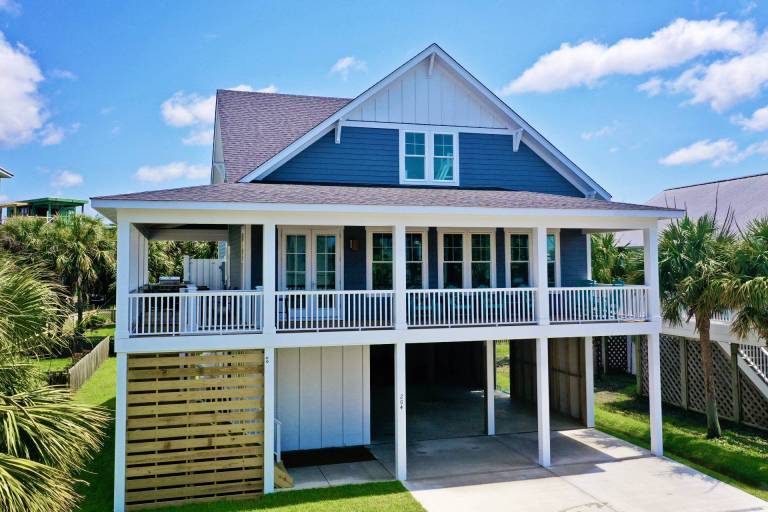 Vacation home with BBQ | Water view | Suitable for remote work in Carolina Beach, NC
