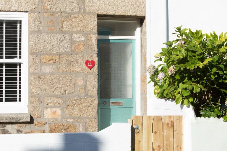 Child-friendly pleasant cottage with terrace & garden | Beach view | Pets allowed — photo 3