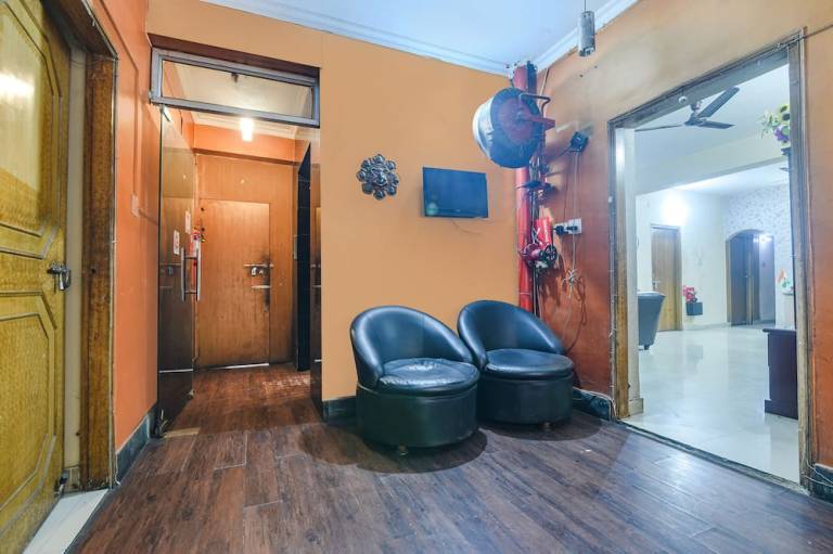 Fabhotel Maadhavam Residence