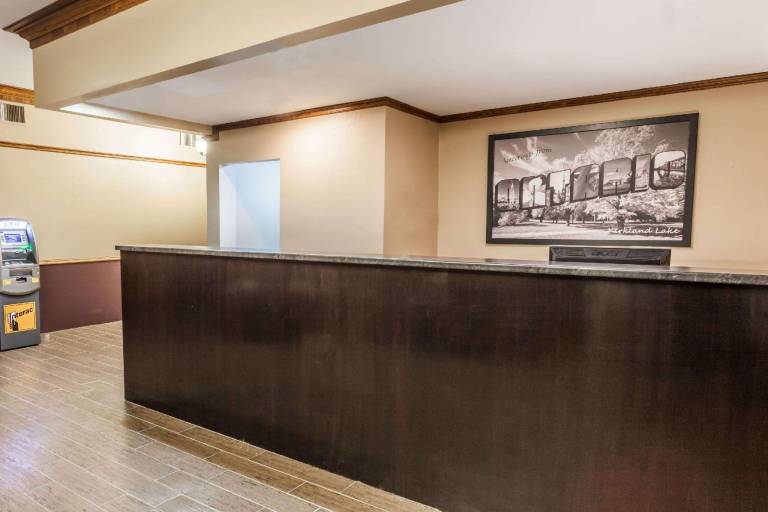Super 8 By Wyndham Kirkland Lake — photo 3