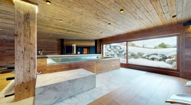 Chalet with pool, jacuzzi & sauna | Next to the ski | Pets are welcome — photo 3