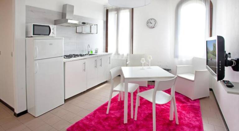 Apartment with garden & terrace — photo 3