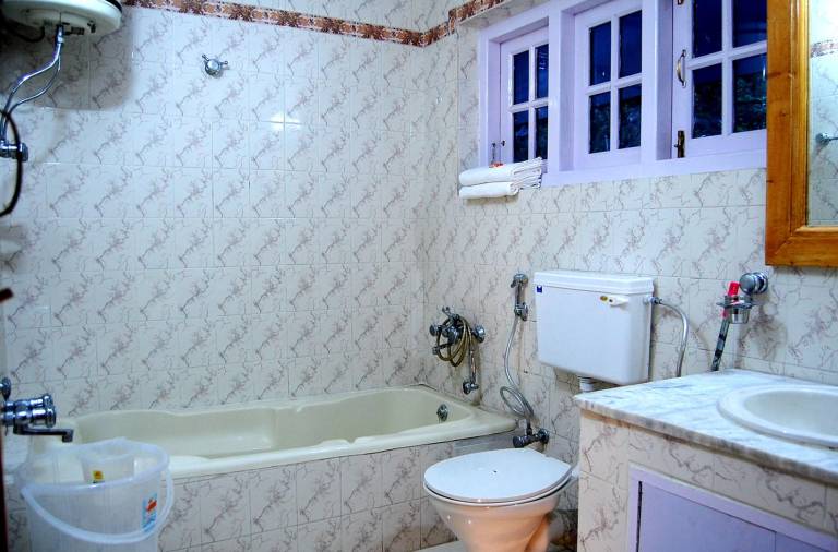 Villa with yard | Water view — photo 2
