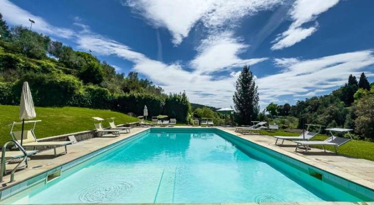Rental apartment with patio & private pool in Loro Ciuffenna