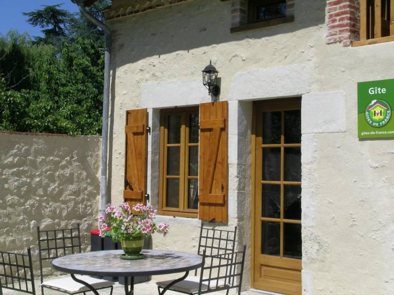 Gite with patio & yard — photo 2
