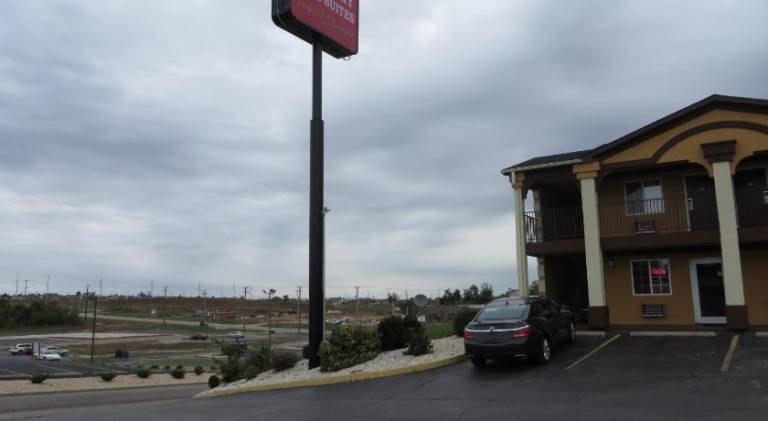 Economy Inn & Suites Joplin — photo 5