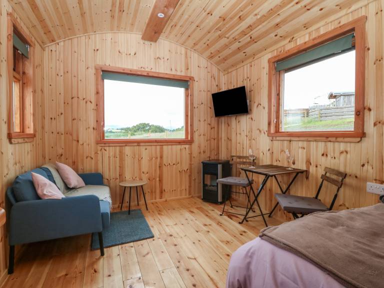 Family-oriented cottage with yard | Beach view | Pet-friendly — photo 2