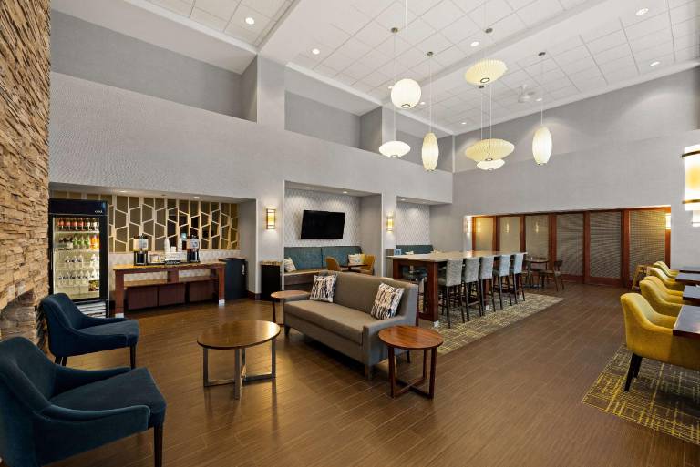 Hampton Inn & Suites Poughkeepsie — photo 2