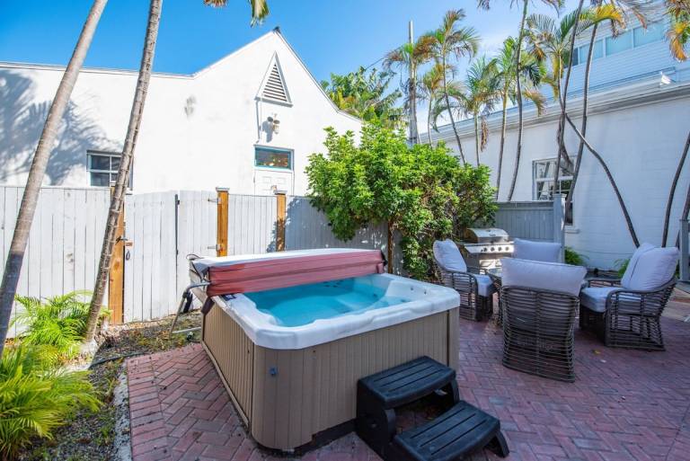 Fully equipped ample house | Next to Southernmost Point | Close to the beach | Pet-friendly — photo 2