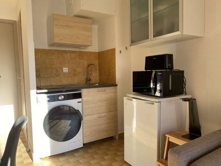 Cozy studio with private parking and Wi-Fi in Balaruc-les-Bains — photo 4