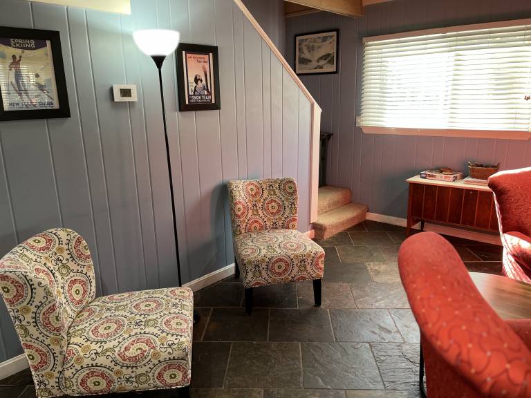 NoCo Fido Friendly Spacious Family Home with Hot Tub and BBQ Area — photo 5