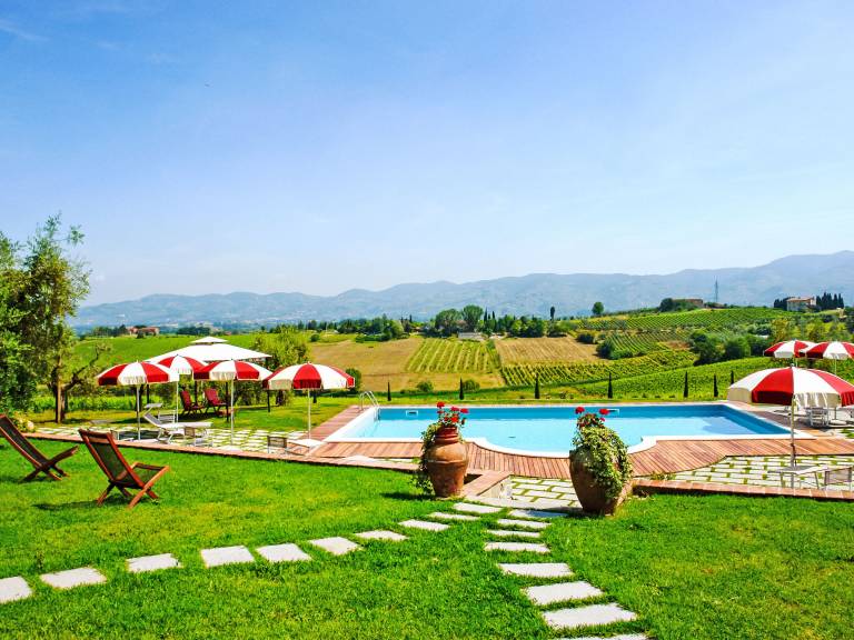 Rental apartment with garden, barbeque & pool | Nature view — photo 5